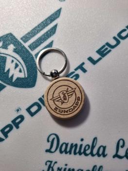 Zündapp Schlüsselanhänger aus Buche , Gelasert , mit Flügelwappen und Schriftzug Rund 38mm